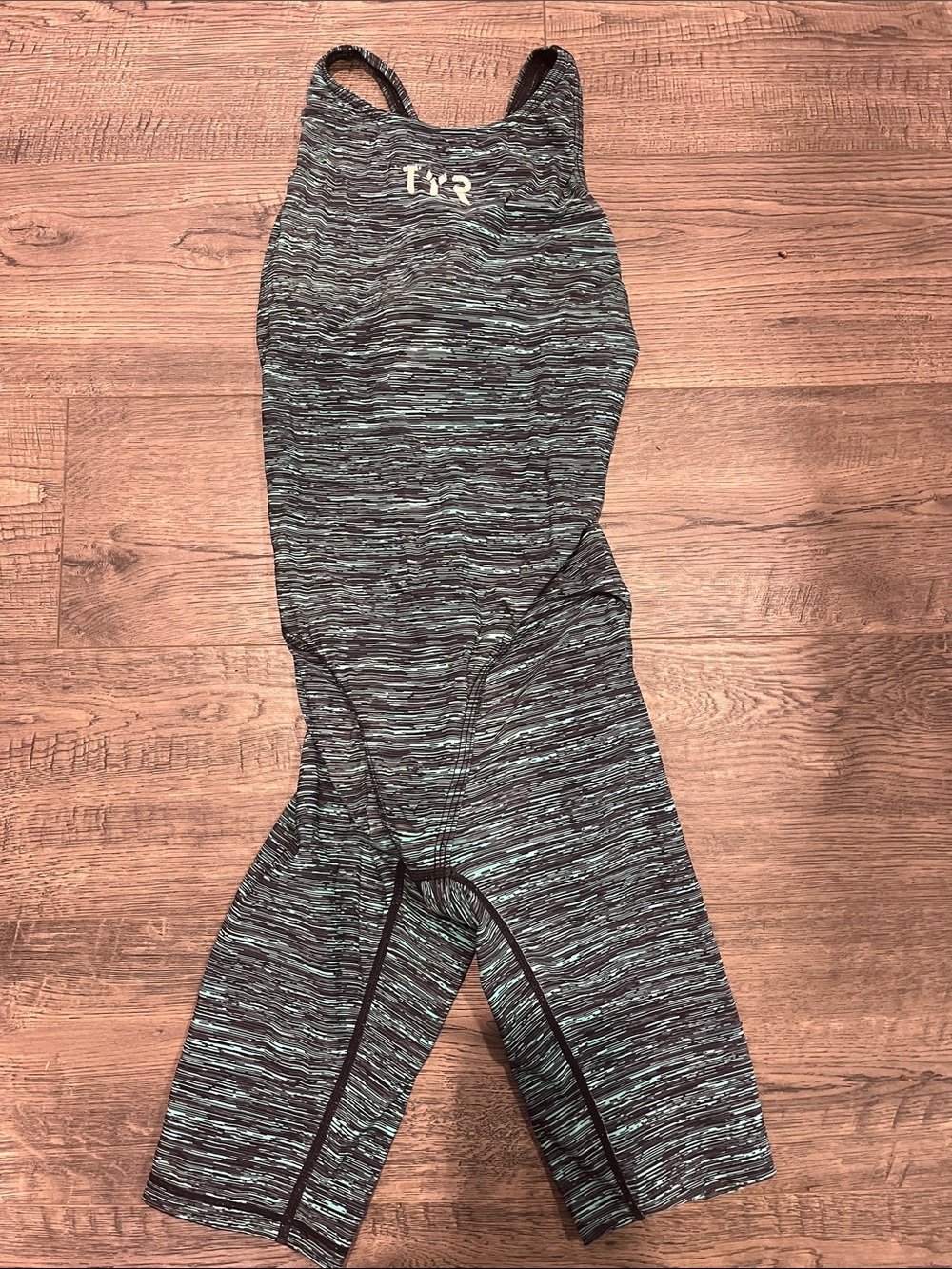 TYR Baja Thresher Kneeskin (12 under approved) Size 24